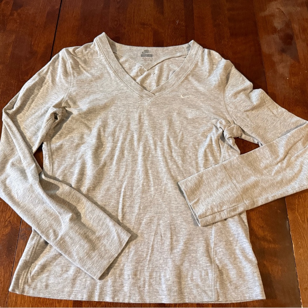 Nike Women’s Grey V-neck Long Sleeved Stretch Top M 8/10